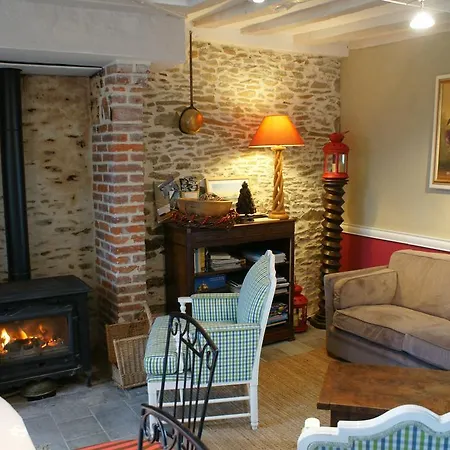 Le Clos Saint-gilles לינה וארוחת בוקר 3*